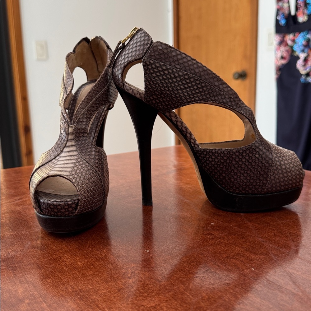 Fendi Python Open Toe Cut Out Platform Sandsls Sz… - image 2